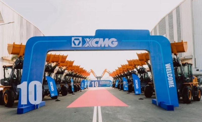 XCMG 10th Anniversary Of The 23456 Sets Of Products Glory Off The Line