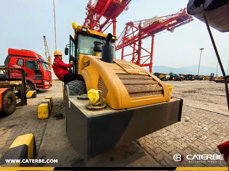 Algeria -  1 Unit XCMG Asphalt Paver RP603 and 1 XCMG Road Roller XS143