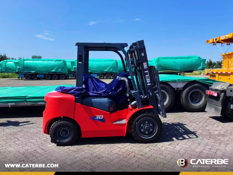 Algeria - 1 Unit SHACMAN F3000 Dump Truck & 1 HELI CPCD30-Q25K2 Diesel Forklift & 1 HYUNDAI HX245VL Crawler Excavator & 1 LUZUN JBC4000 Concrete Mixer